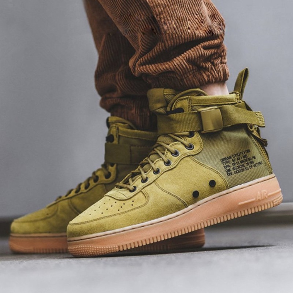 Nike SF AIR FORCE 1 Mid - Dessert Moss/Gum Brown